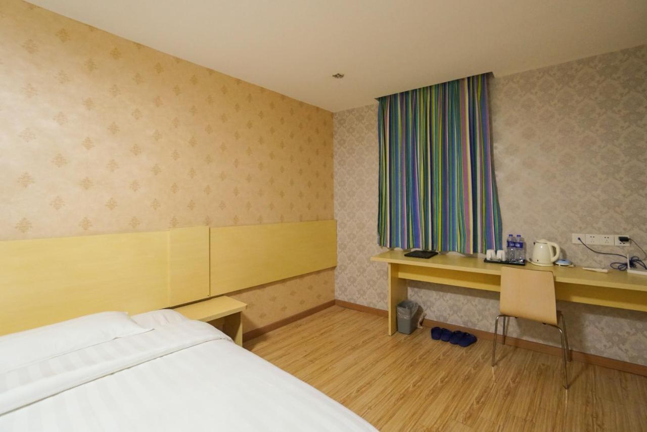 Jia Mei Xin Holiday Hotel Baiyun Airport Branch Guangzhou Exterior photo